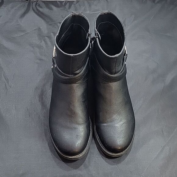 G BY GUESS ROUND TOE ZIP CLOSURE ANKLE BOOT - Picture 4 of 16